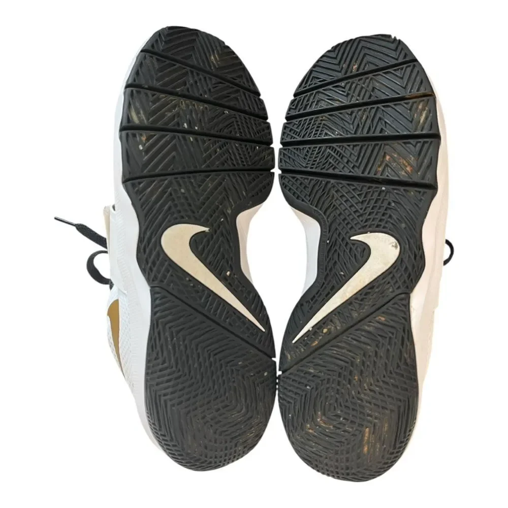 Nike | Team Hustle D8 Basketball Shoes Sneakers White 881941-009 Boys Youth 6.5‎